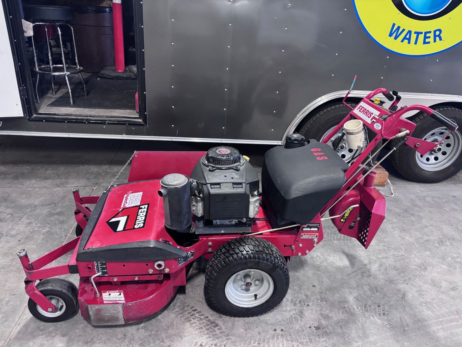2004 Ferris 32" Hydrocut stand behind Mower