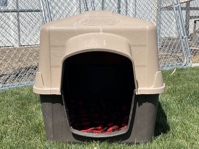 Petmate Doghouse
