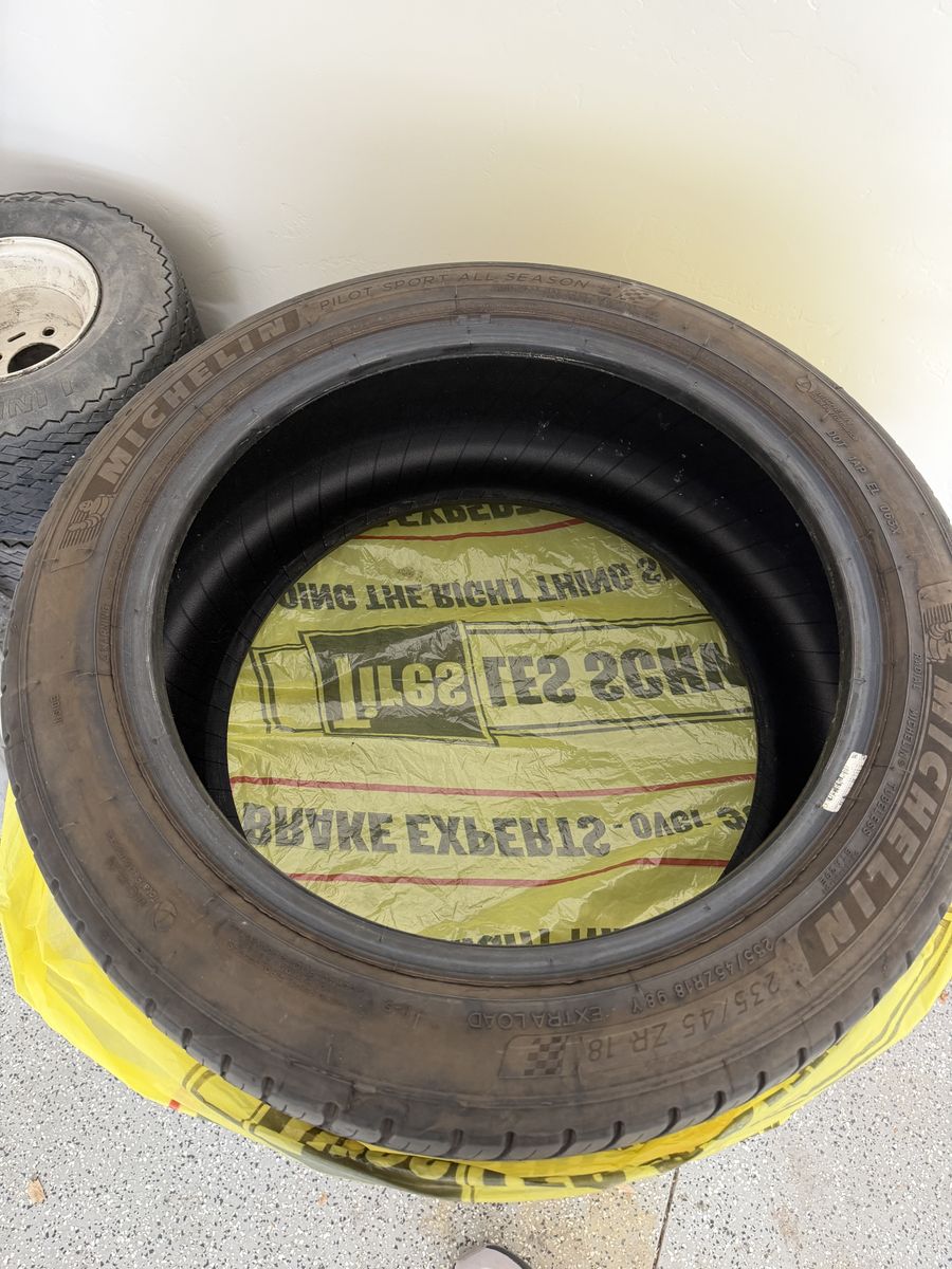 Michelin PIlot sport Tire 235 45 18