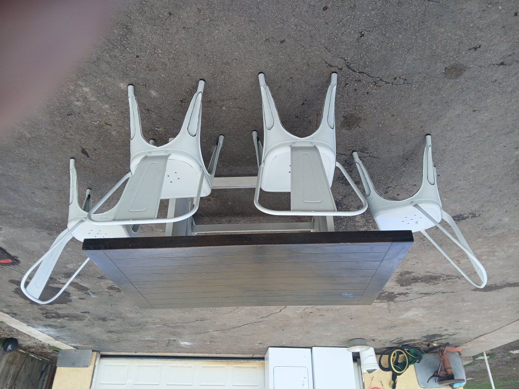 nice dining table for sale!