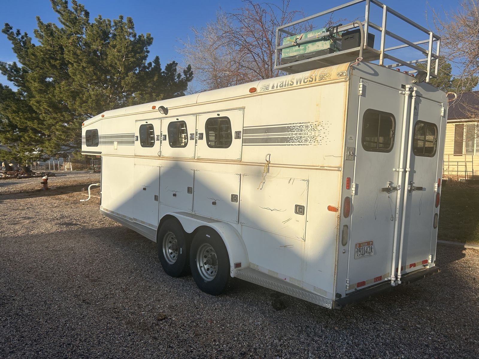 OBO 3 Horse Trailer With Weekender