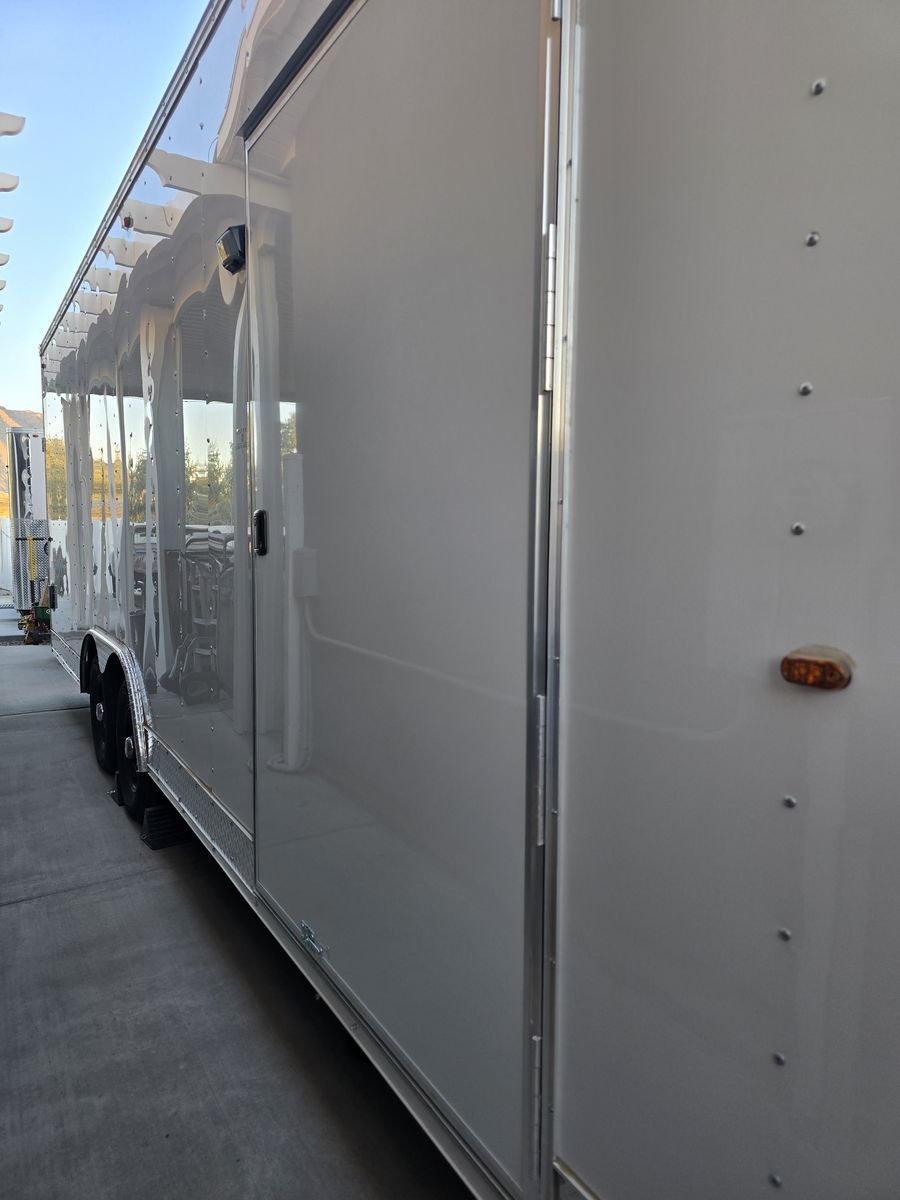 24 ' car hauler 10k gvw supercoach