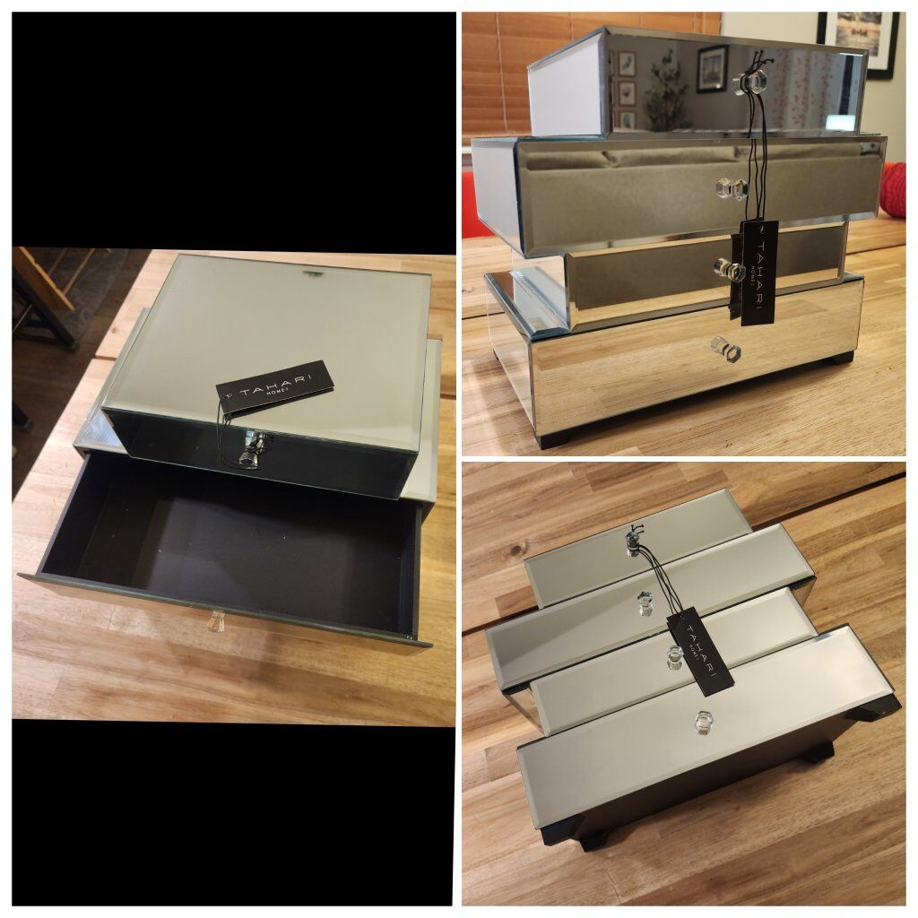 Jewelry box vanity organizer mirrored