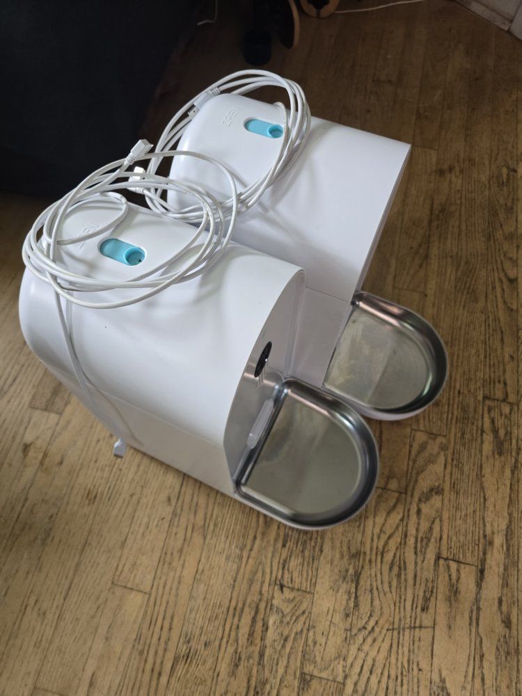 Auto pet feeders