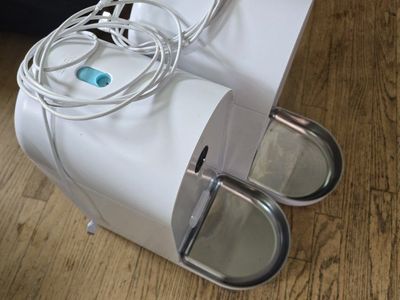 Auto pet feeders