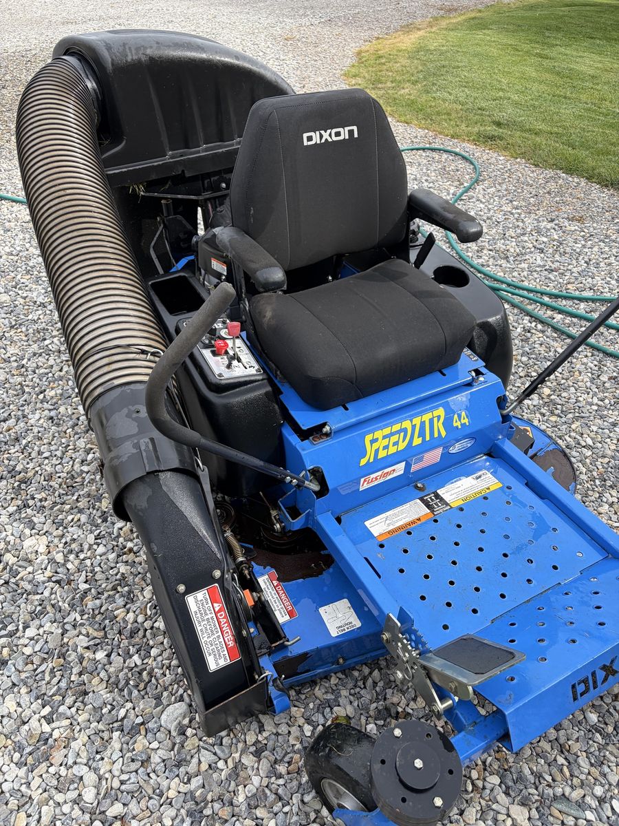 Dixon SpeedZTR 44 Zero Turn Mower with Bagger