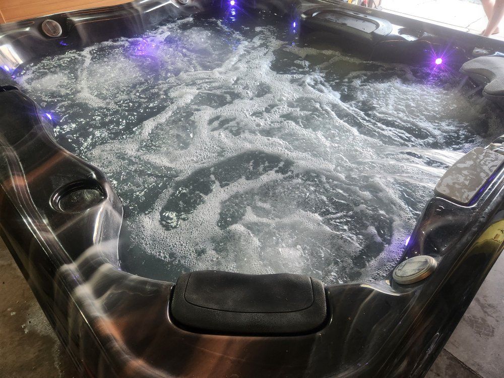 2020 Bullfrog Spas X6L Hot Tub with LED Lighting, Ozone Generator, Bluetooth Sound System, Water Feature, 30-day Warranty +MORE!