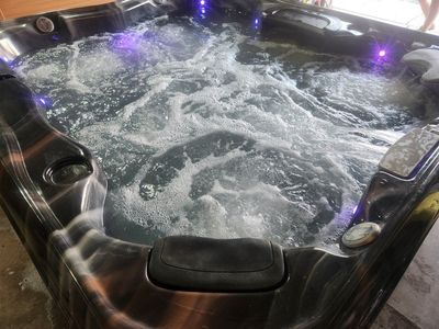 2020 Bullfrog Spas X6L Hot Tub with LED Lighting, Ozone Generator, Bluetooth Sound System, Water Feature, 30-day Warranty +MORE!