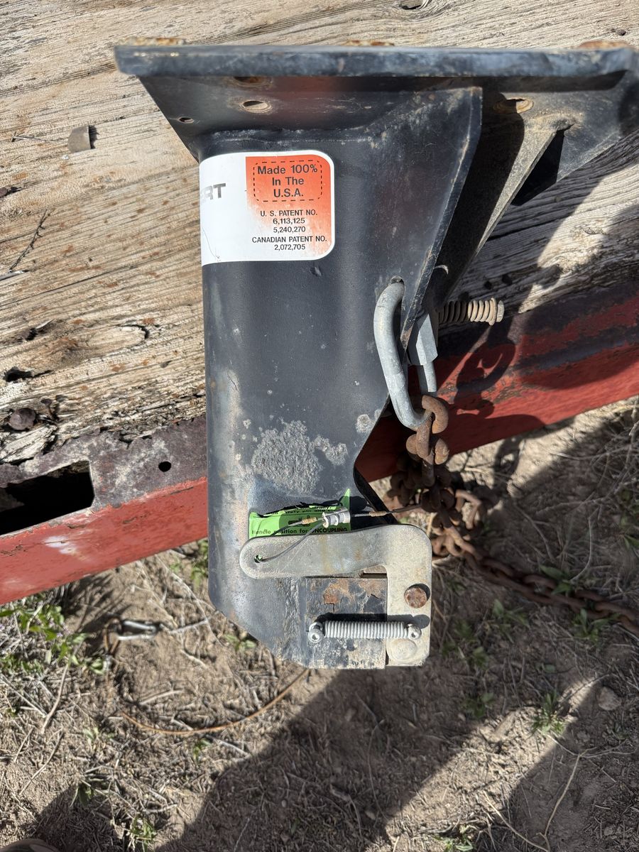 Fifth wheel gooseneck adapter