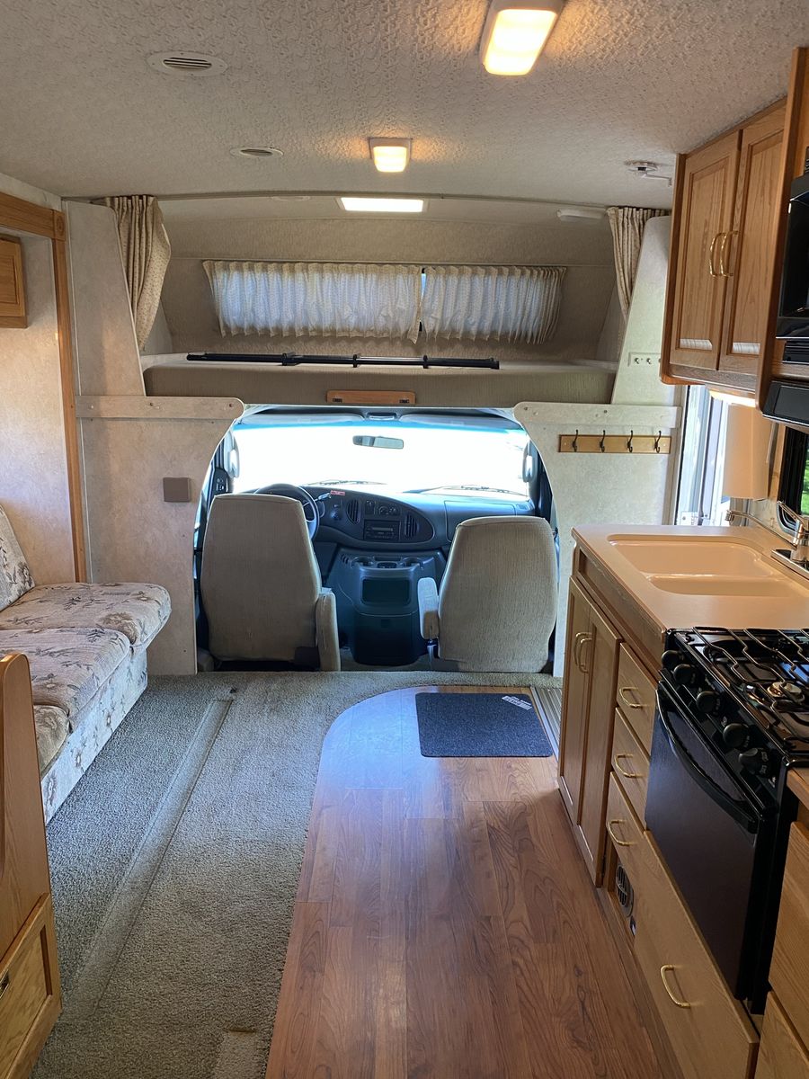 2004 Winnebago Itasca Spirit 331T