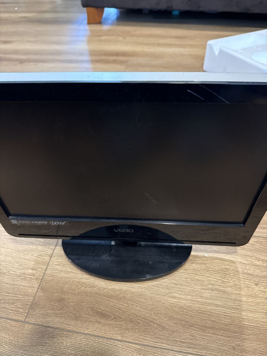 Vizio VA19L HDTTV10T 19" LED HDTV Black - Good Condition with HDMI & VGA Inputs