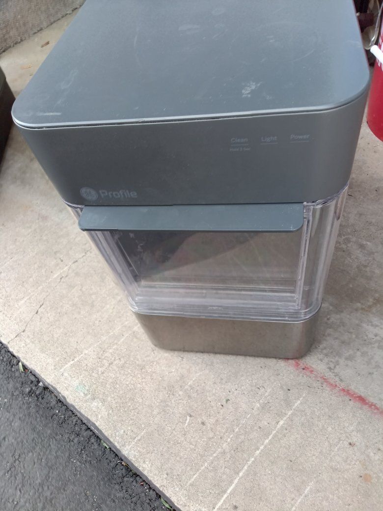GE Profile 2.0 Ice Maker Like New