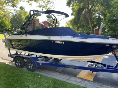Monterey Surf Boat 2015 218ss