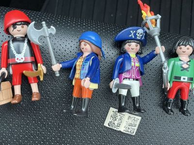 Playmobile pirate figurine lot