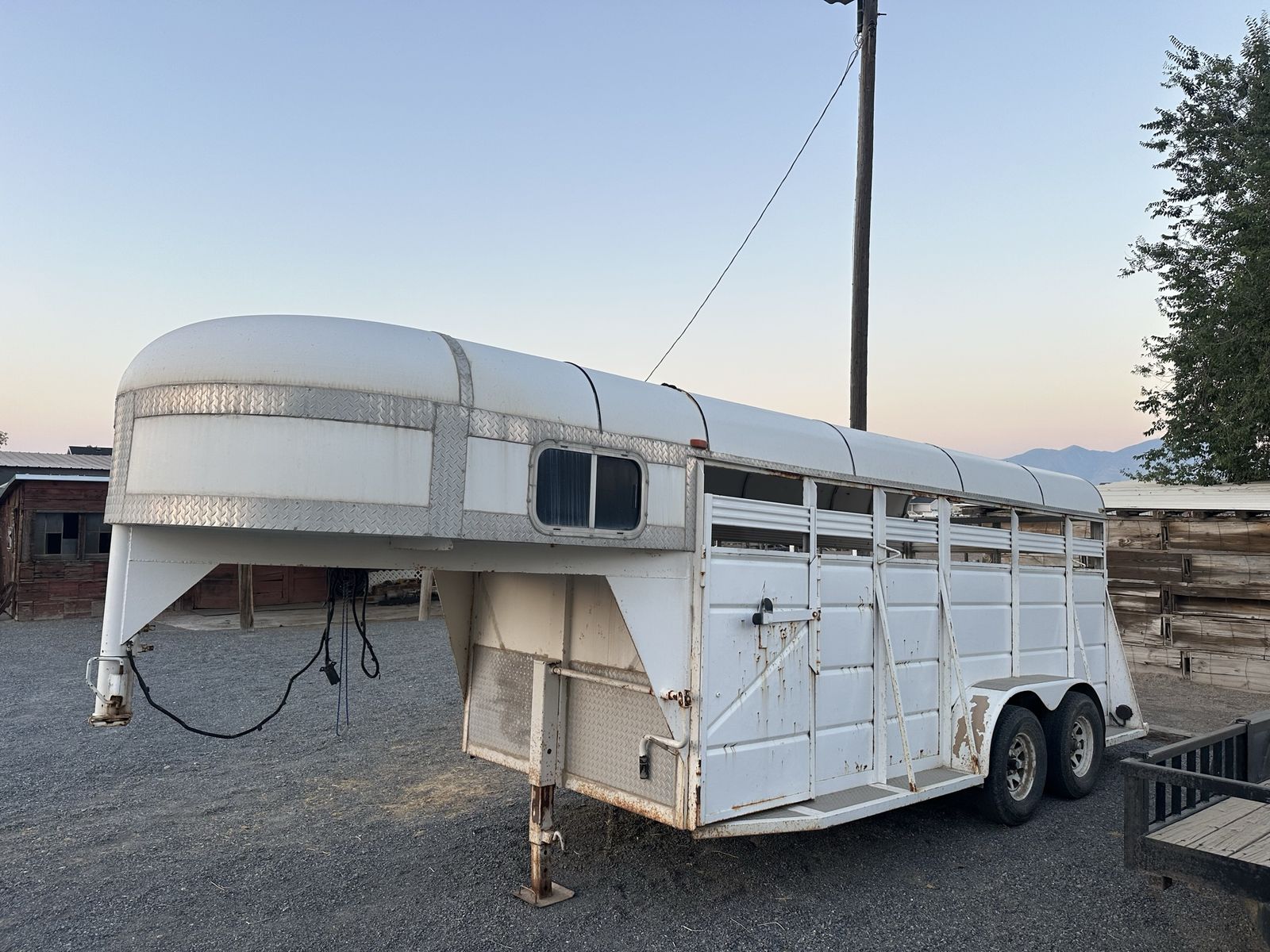 1995 16ft. Ponderosa gooseneck 