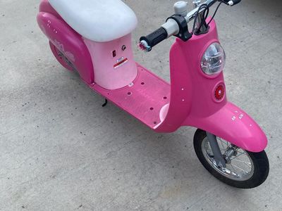 Girls razor moped scooter