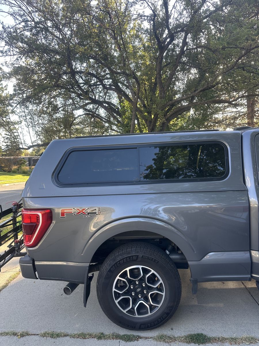 Leer 100R Ford F-150 Grey Truck Shell Topper Camper top 2021 -2026 Ford F-150 with Sliding Windows Carbonized Gray Metallic 
