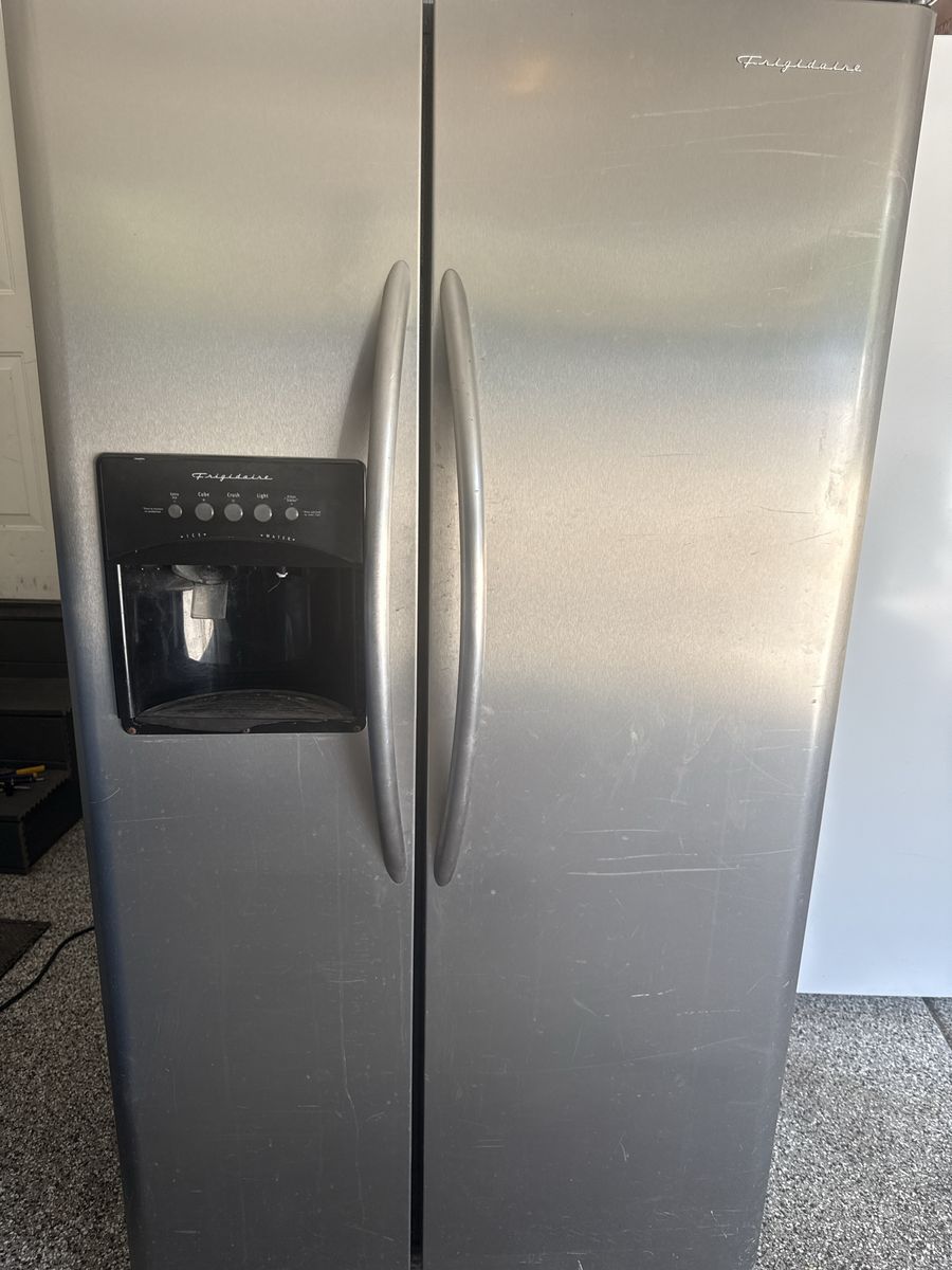 Free Garage Refrigerator / Freezer – Works (ice maker does not work)