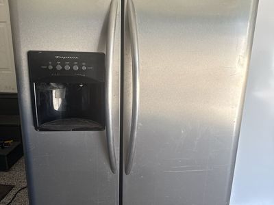 Free Garage Refrigerator / Freezer – Works (ice maker does not work)