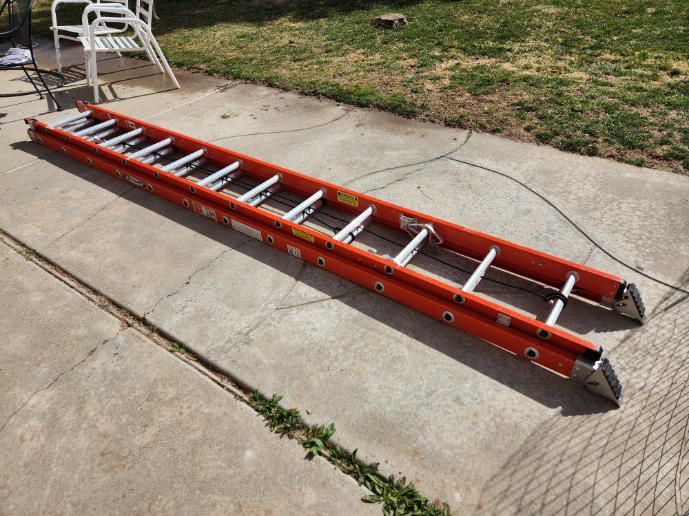 Werner 24' Fiberglass Extention ladder 1A