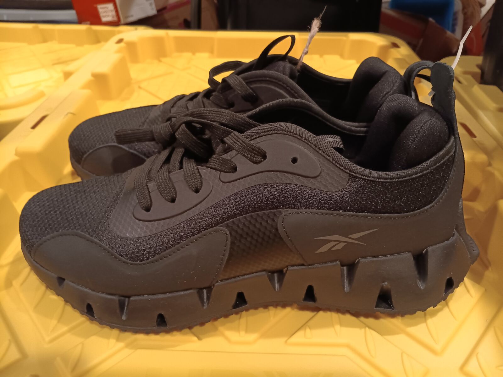 Men's Reebok black zig dynamica shoes sz 11