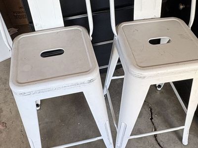 Set of 2 White Metal Bar Stools OBO