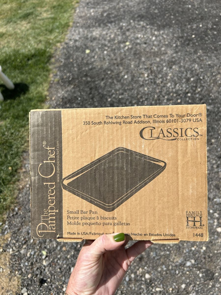 The Pampered Chef Classics Collection Small Bar Pan - New in Box Stoneware Baking Pan