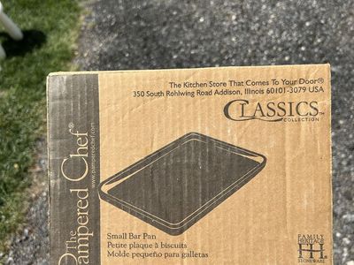 The Pampered Chef Classics Collection Small Bar Pan - New in Box Stoneware Baking Pan
