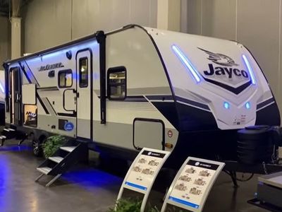 Brand New 2024 Jayco Jay Feather 27BHB
