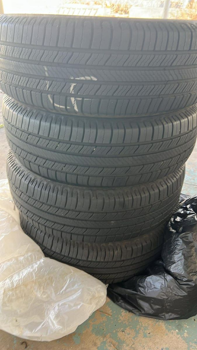225/65/R17 Michelin Defender 2 All Season Tires x4