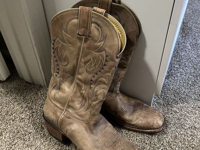 Nocona Boots MD2711 Men's Western Cowboy Boots - Tan Leather, Size 9 1/2 D with Blue Stitching. FITS 10.5
