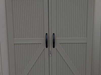 Rubbermaid Vertical Resin Outdoor Storage Shed With Floor (4 x 2.5 Ft)