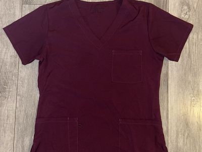 4FLEX Maroon Scrub Set V-Neck Top and Pants with Pockets Size M/L