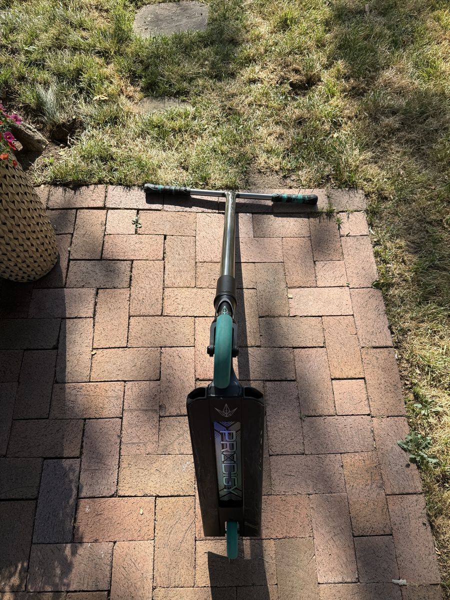Main image 6