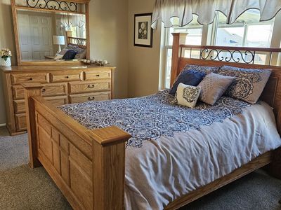 Queen Oak Bedroom Set