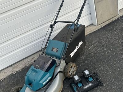 Makita XML03 Cordless Lawn Mower Kit