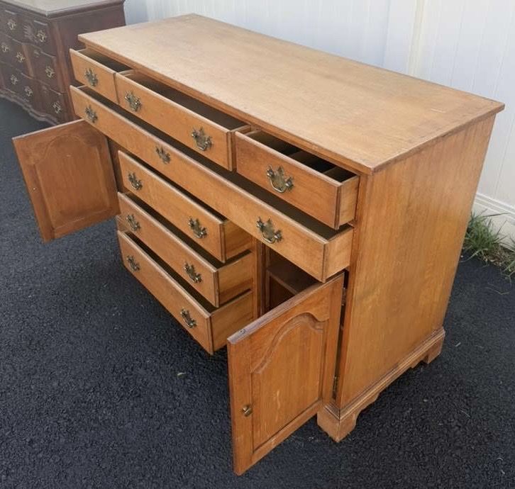 Pretty dresser
