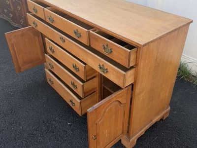 Pretty dresser