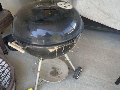 Weber Kettle Charcoal Grill - Black, Classic 22-inch Outdoor BBQ