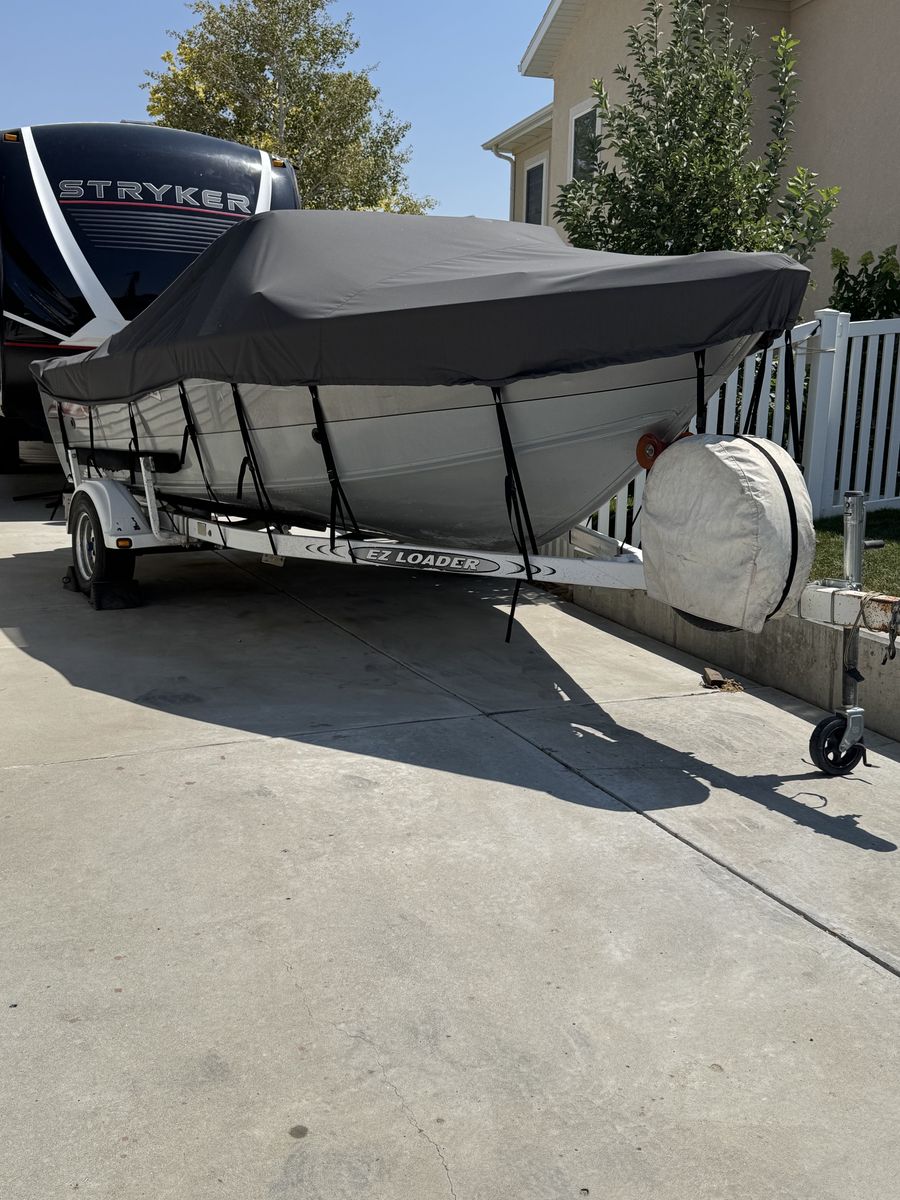 Lund 1850 Tyee fishing/ski boat