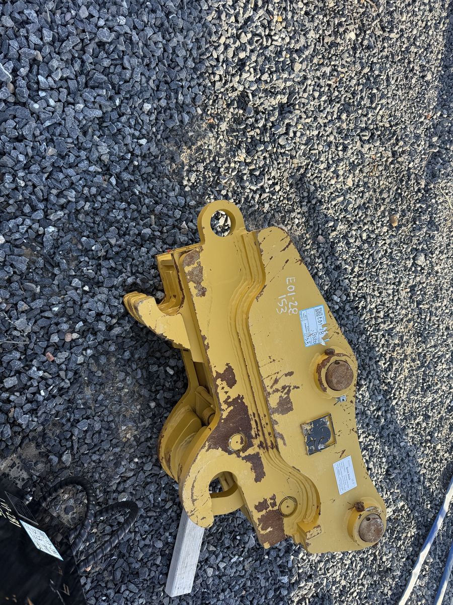 Cat 320 quick coupler