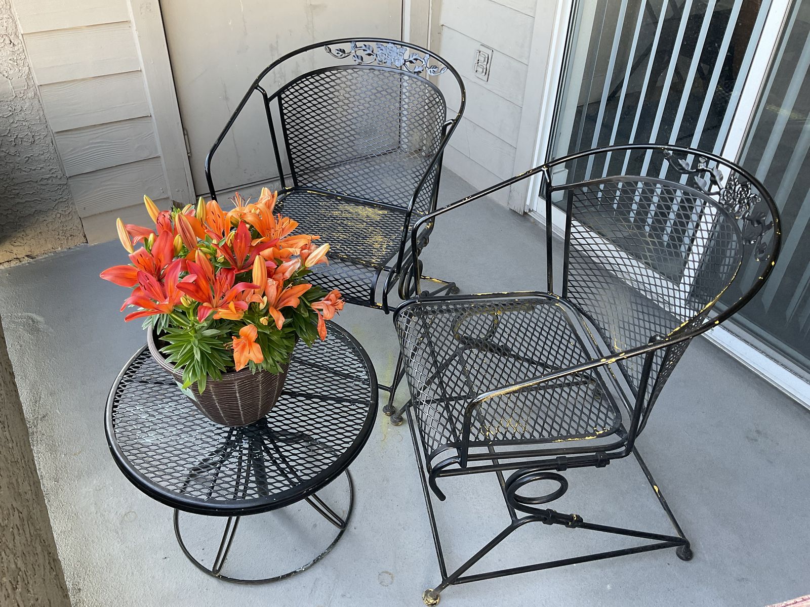 Patio Wrought Iron Set 2 Rocking Chairs & Table