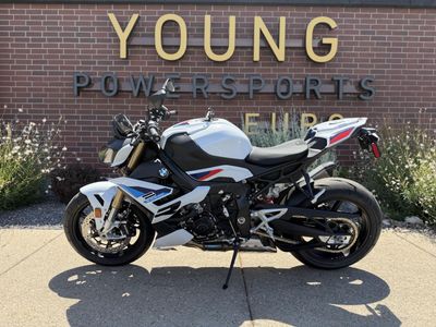 2026 BMW Motorrad M 1000 R