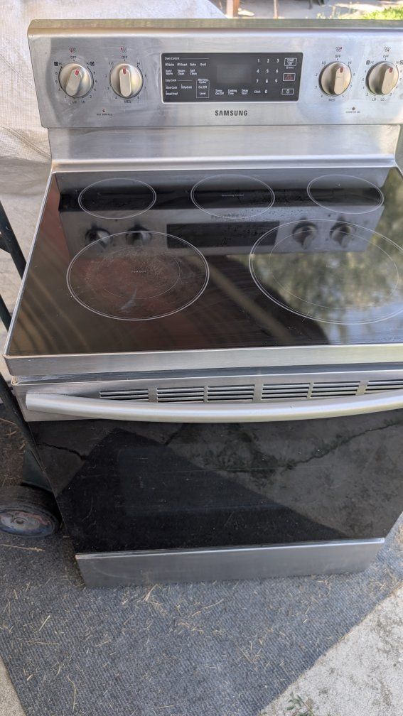2019 Samsung NE59M4320SS Electric Range Stainless Steel Glass Cooktop