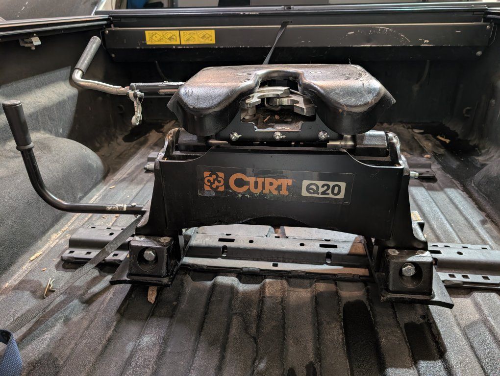 CURT Q20 5th Wheel Hitch with Roller