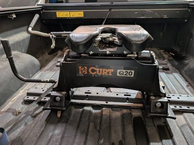 CURT Q20 5th Wheel Hitch with Roller