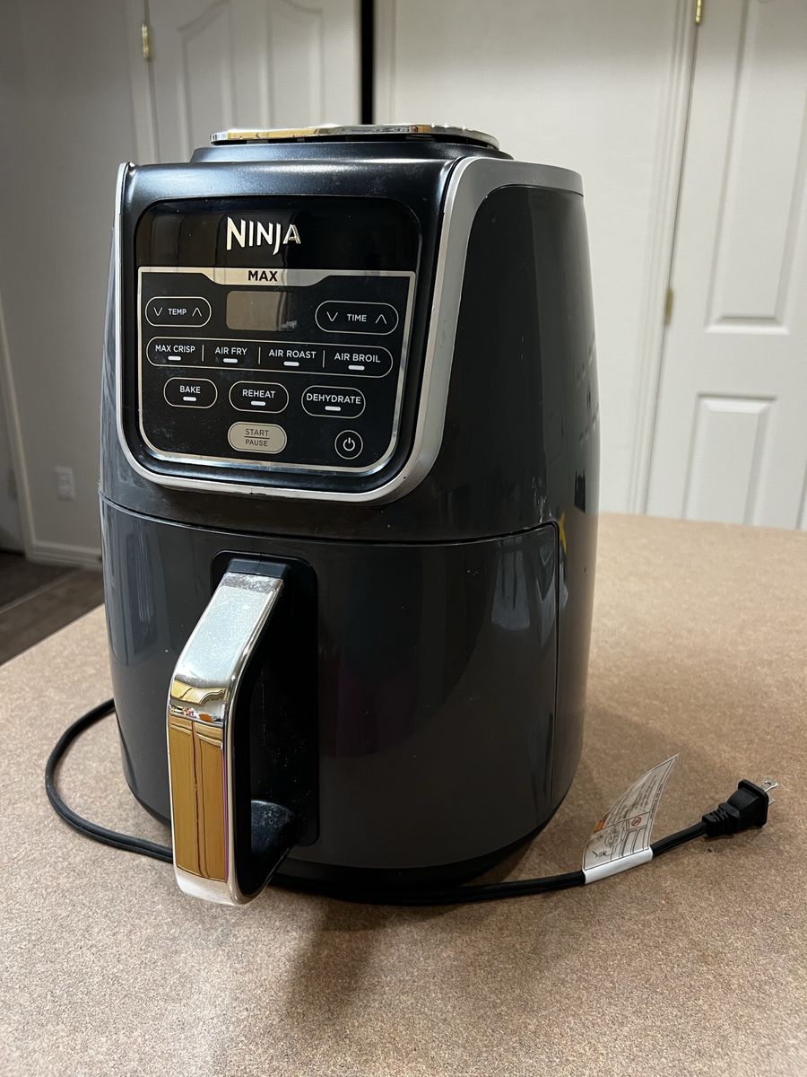 Ninja Max XL Air Fryer, 5.5 Quart, AF161, Black - Used Condition