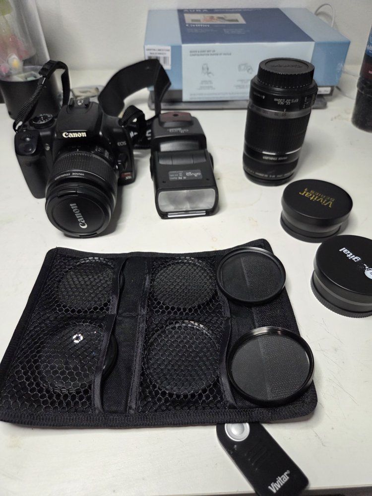 Canon EOS Rebel XSi DSLR Camera Kit w/ 2 Lenses, Flash & Filters - Vivitar, Altura