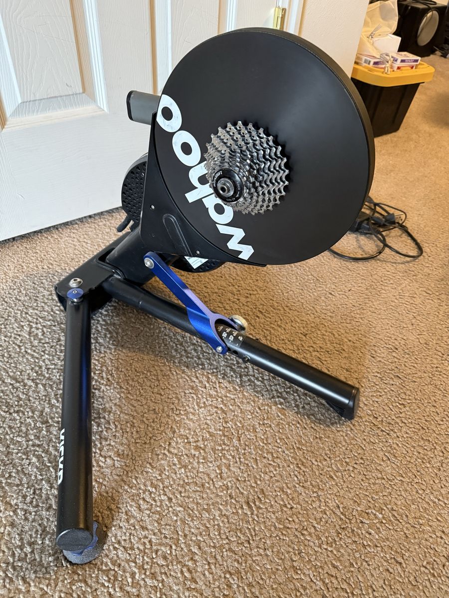 Wahoo KICKR v4 Smart Bike Trainer (2018 Gen 4) with Cassette - Excellent Condition