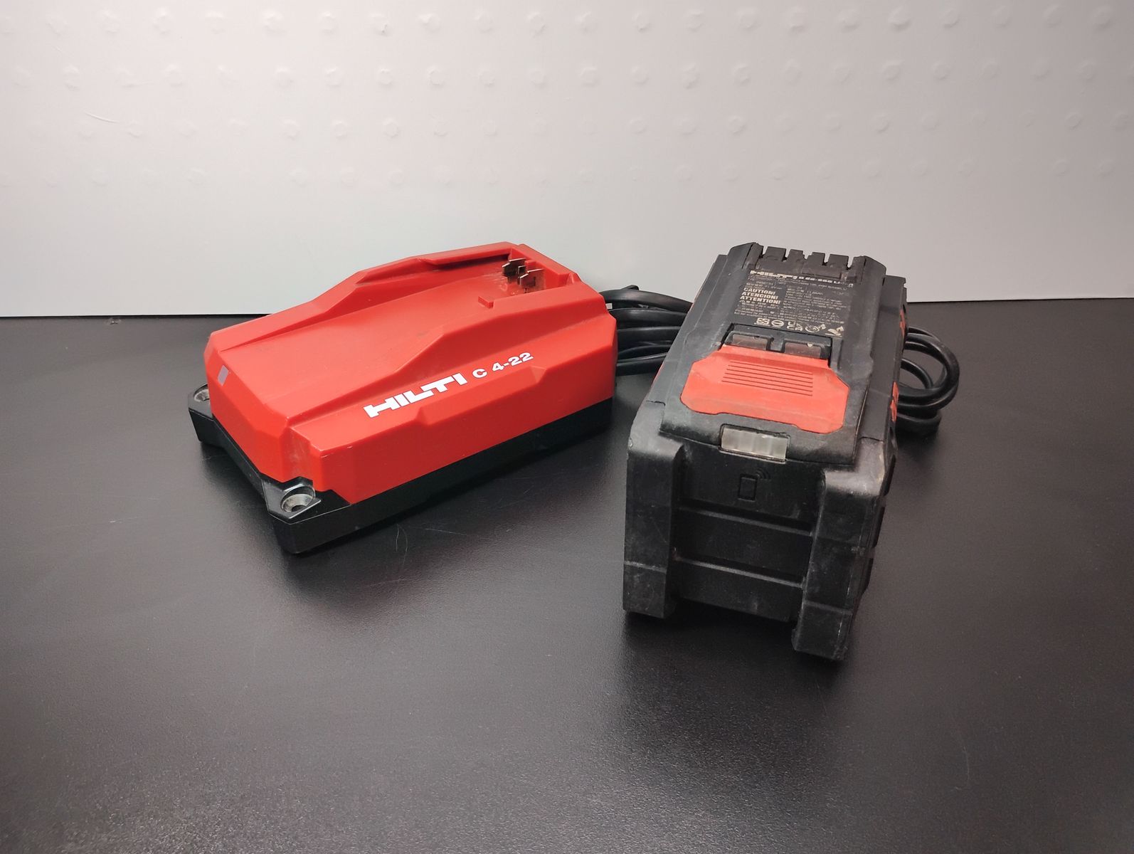 Hilti B 22-255 Li-ion 22V Heavy Duty Battery With Charger